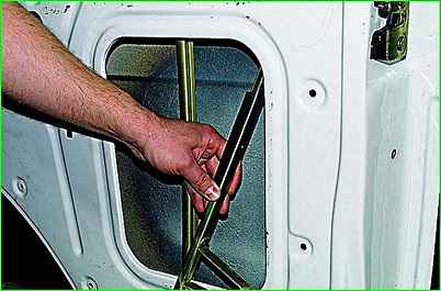 Снятие замка передней двери ГАЗ-2705