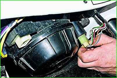 Replacing the electric corrector for headlights and control unit