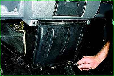 How to remove and install the heater radiator GAZ-2705