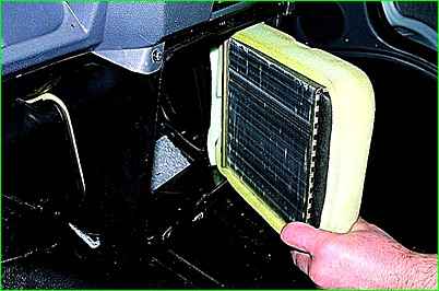 How to remove and install the heater radiator GAZ-2705