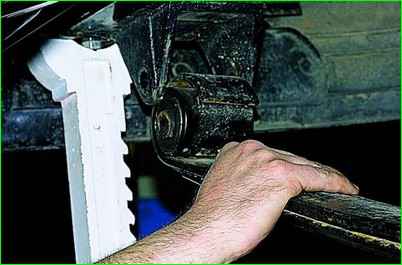 Снятие и ремонт передней рессоры ГАЗ-2705