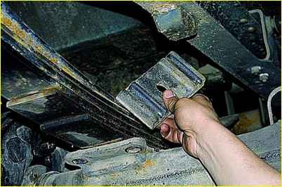 Removal, installation and repair of the rear spring of a Gazelle car 