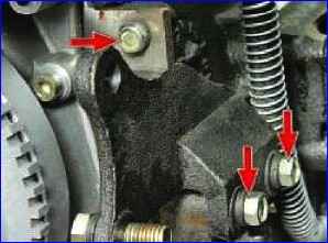 Removal and repair of the power steering pump for a Gazelle car