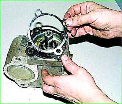 Adjusting the steering of GAZ-2705