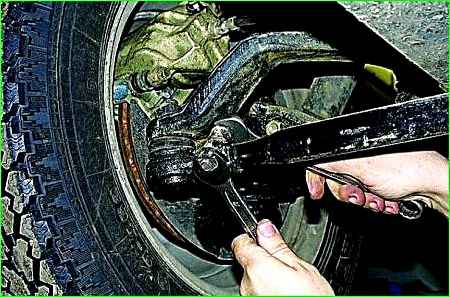 Перевірка та регулювання кутів встановлення передніх коліс автомобіля ГАЗ-2705