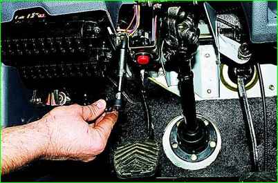 Removing the pedal assembly