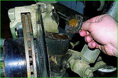 Replacing the brake caliper GAZ-2705