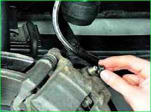 Замена тормозной жидкости и прокачка тормозной системы автомобиля ГАЗ-2705