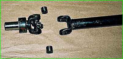 Disassembling the universal joint