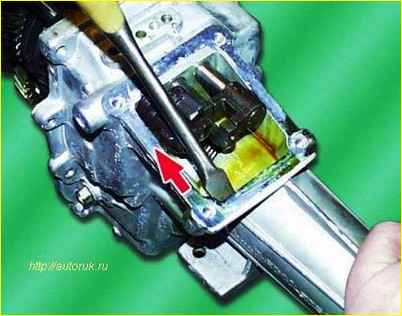 Desmontaje y montaje de la caja de cambios GAZ-3110