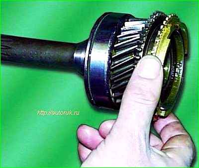 Disassembly and assembly of the input shaft