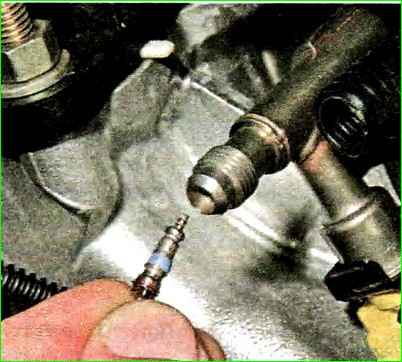 How to check the pressure in the power system of the Lada Granta