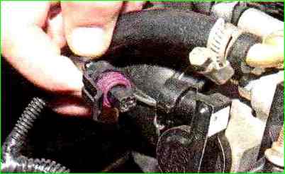 Replacing the throttle position sensor