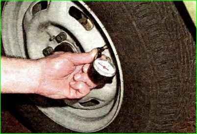 Comprobación de la presión de los neumáticos