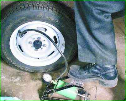 Checking tire pressure