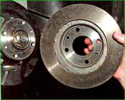 Replacing the front wheel brake disc