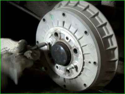 Extracción del rotor de la rueda trasera