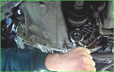 How to change the oil in the gearbox of a Lada Granta car