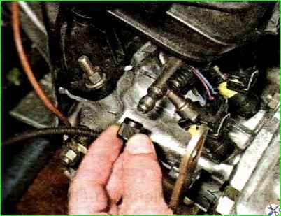 How to check fuel pressure