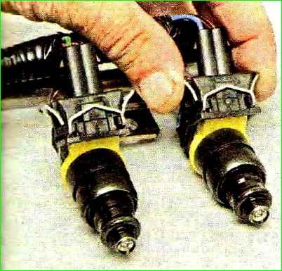 How to remove the fuel rail and check the injectors