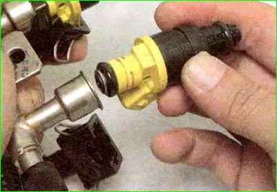 How to remove the fuel rail and check the injectors