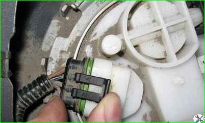 How to remove the fuel module Lada Kalina