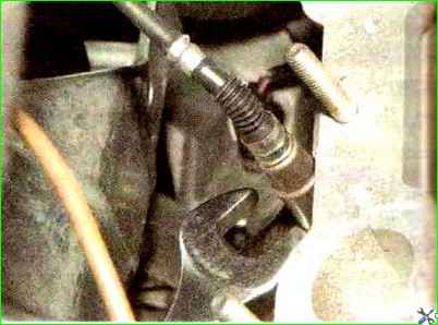 Replacing the control oxygen concentration sensor