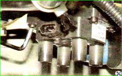 Removing the ignition coil (module)