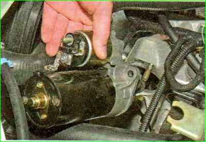 Extracción y desmontaje del motor de arranque