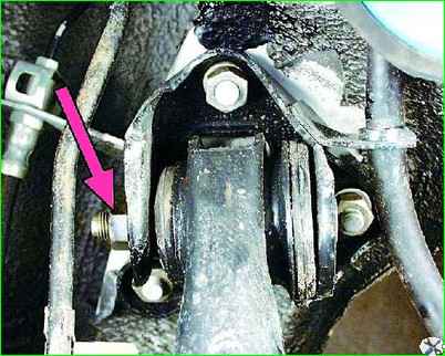 How to remove and install the rear suspension beam