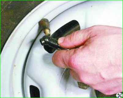 Checking and replacing car wheels
