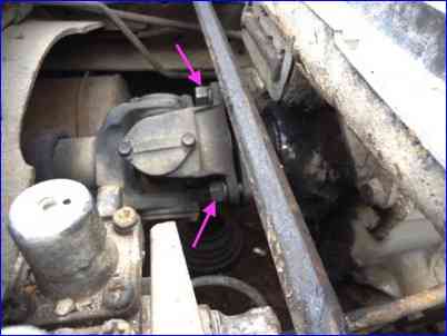 Extracción de la transmisión de un vehículo KamAZ