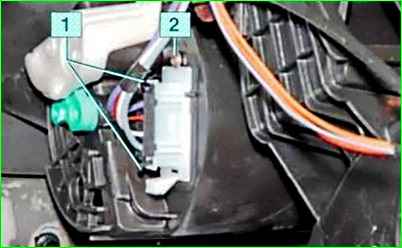 Снятие дополнительного резистора вентилятора отопителя