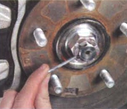 Снятие и установка приводов передних колес Mitsubishi Lancer