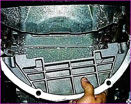 Снятие усилителя Снятие усилителя картера сцепления