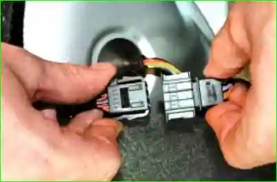 Замена заднего фонаря Замена заднего фонаря