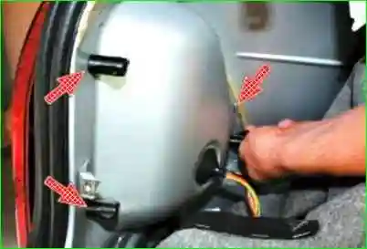 Замена заднего фонаря Замена заднего фонаря