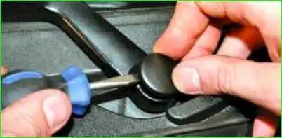 Снятие, разборка и установка очистителя ветрового стекла Снятие, разборка и установка очистителя ветрового стекла