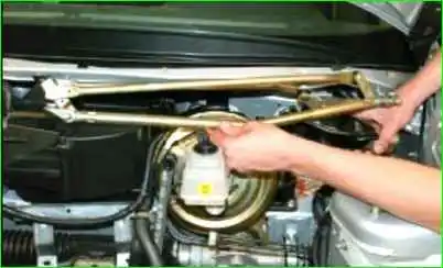 Снятие, разборка и установка очистителя ветрового стекла Снятие, разборка и установка очистителя ветрового стекла