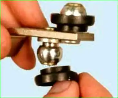 Снятие, разборка и установка очистителя ветрового стекла Снятие, разборка и установка очистителя ветрового стекла