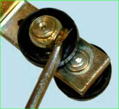 Снятие, разборка и установка очистителя ветрового стекла Снятие, разборка и установка очистителя ветрового стекла