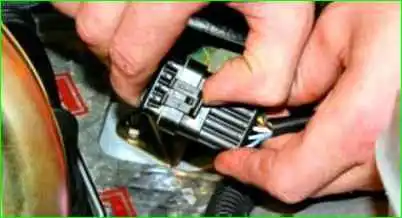 Снятие, разборка и установка очистителя ветрового стекла Снятие, разборка и установка очистителя ветрового стекла