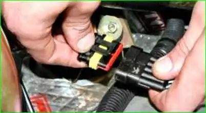 Снятие, разборка и установка очистителя ветрового стекла Снятие, разборка и установка очистителя ветрового стекла