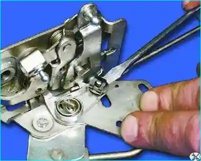 Замена замка двери автомобиля