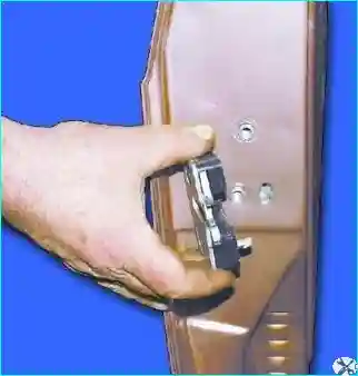 Замена замка двери автомобиля