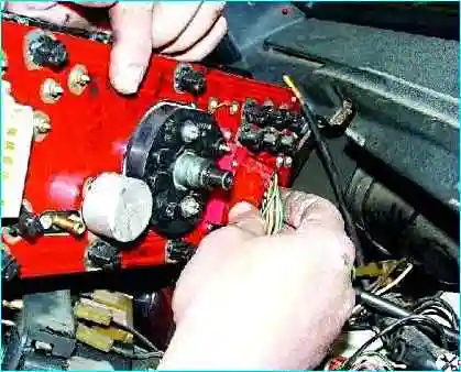 Снятие комбинации приборов ВАЗ-2109 Снятие комбинации приборов ВАЗ-2109