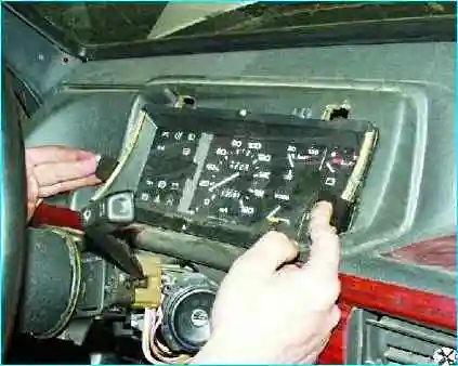 Снятие комбинации приборов ВАЗ-2109 Снятие комбинации приборов ВАЗ-2109