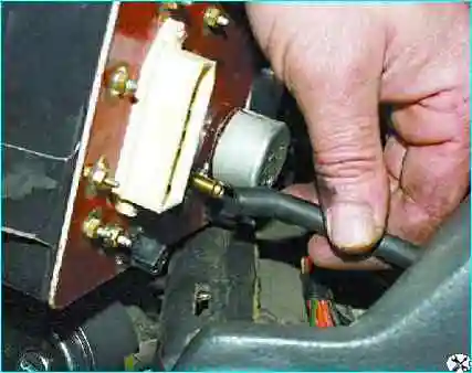 Снятие комбинации приборов ВАЗ-2109 Снятие комбинации приборов ВАЗ-2109