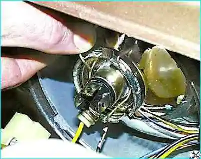 Замена ламп ближнего и дальнего света ВАЗ-2109