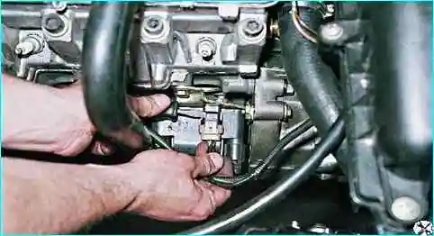 Снятие модуля зажигания